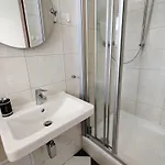 Lägenhet Cozy Flat At Zizkov & Free Parking Prag